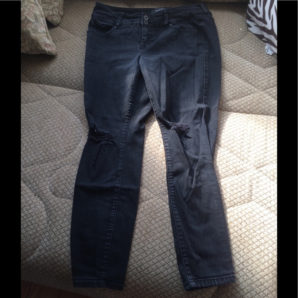 🔥 Black Torrid distressed jeans